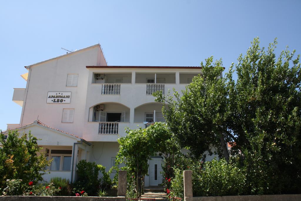 Apartments Leo Петрчане Экстерьер фото